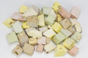Nougat gekleurd doos 4 kg.